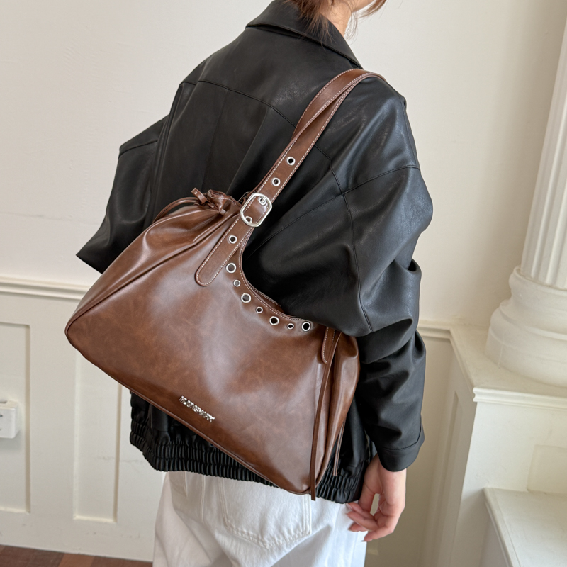 Vintage Style Underarm Shoulde - огляд і ціна Luxury Bags That Are Vegan