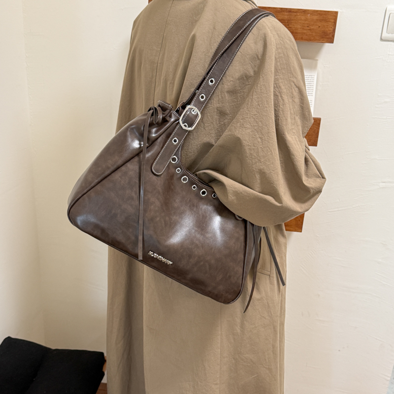 Vintage Style Underarm Shoulde - огляд і ціна Luxury Bags That Are Vegan