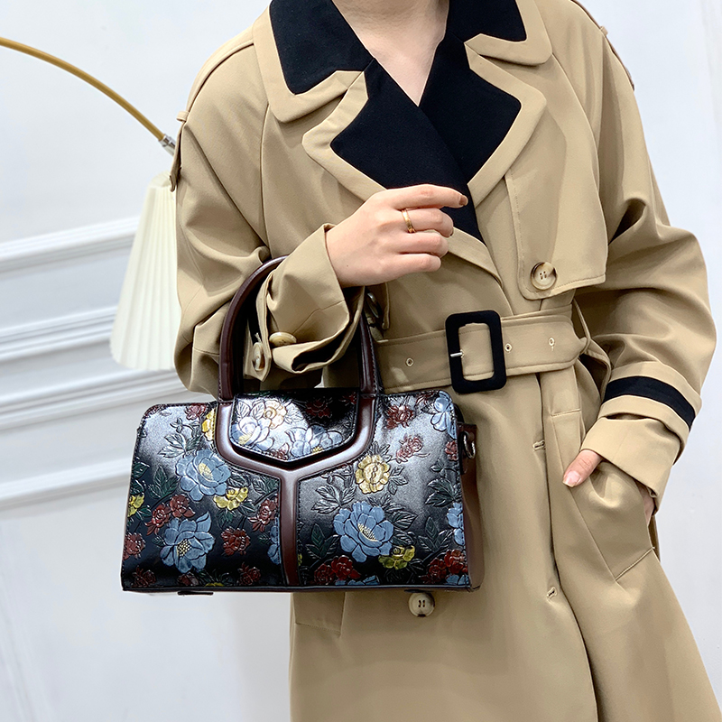 Vintage Floral Embossed Boston - огляд і ціна Luxury Bags That Are Vegan