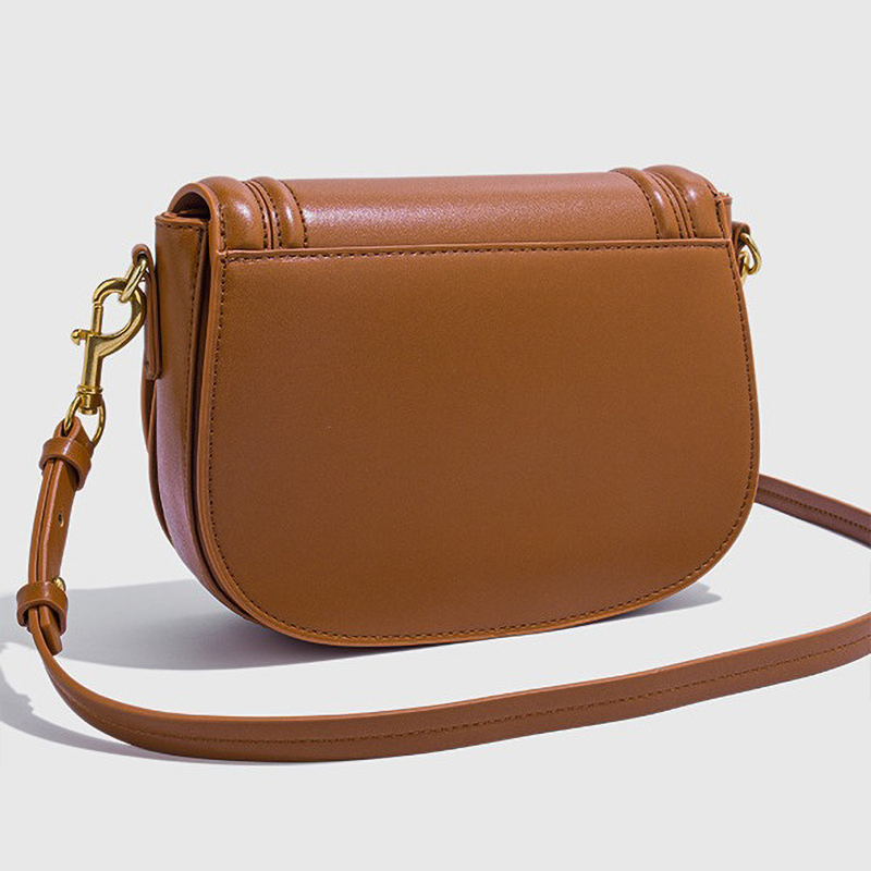 Minimalist Stitched Saddle Cro - огляд і ціна Luxury Bags That Are Vegan