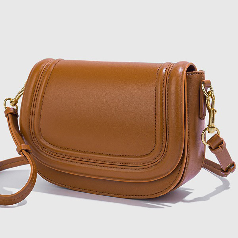 Minimalist Stitched Saddle Cro - огляд і ціна Luxury Bags That Are Vegan