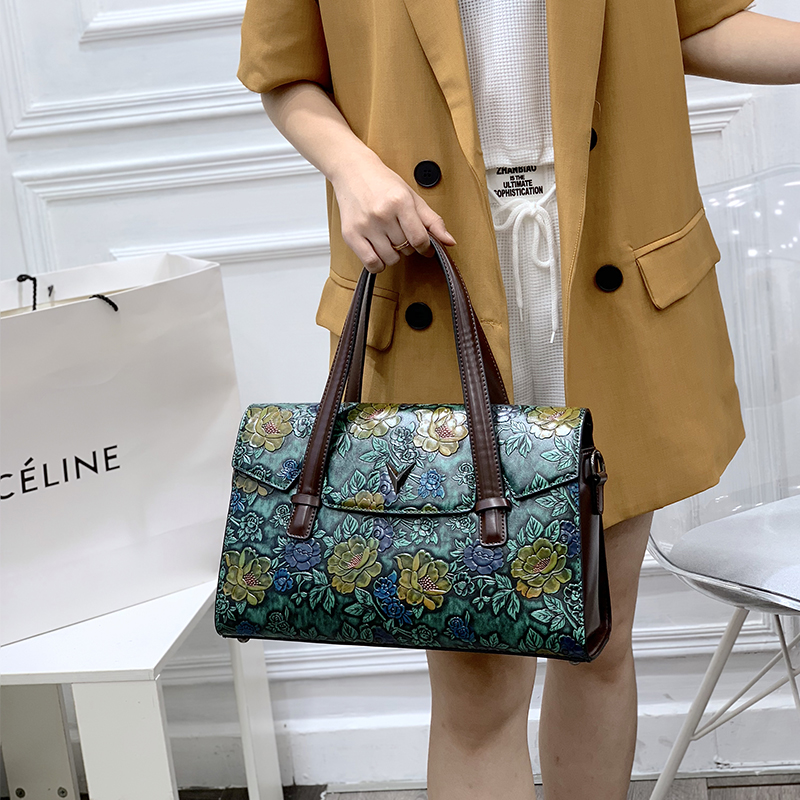 Vintage 3D Embossed Floral Han - огляд і ціна Luxury Bags That Are Vegan