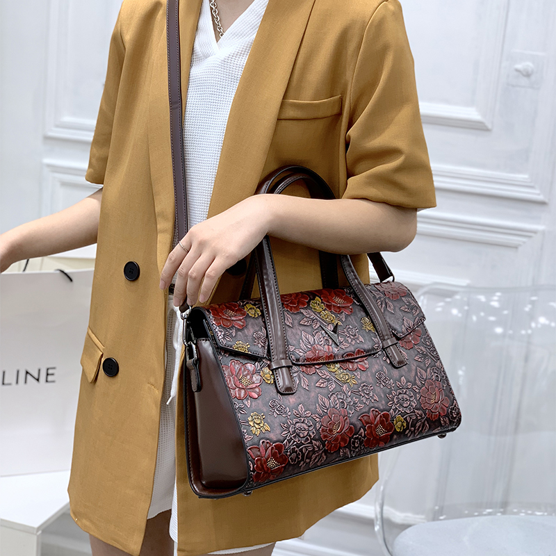 Vintage 3D Embossed Floral Han - огляд і ціна Luxury Bags That Are Vegan