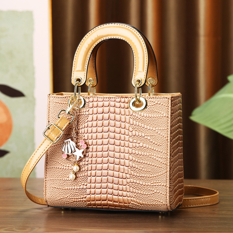 Crocodile Pattern Texture Smal - огляд і ціна Luxury Bags Classy