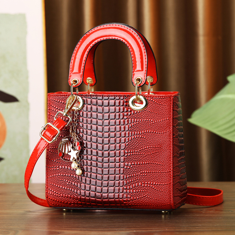 Crocodile Pattern Texture Smal - огляд і ціна Luxury Bags Classy
