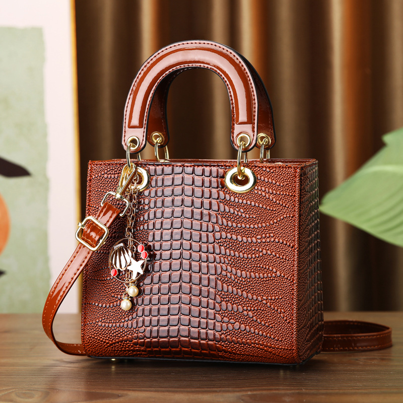 Crocodile Pattern Texture Smal - огляд і ціна Luxury Bags Classy