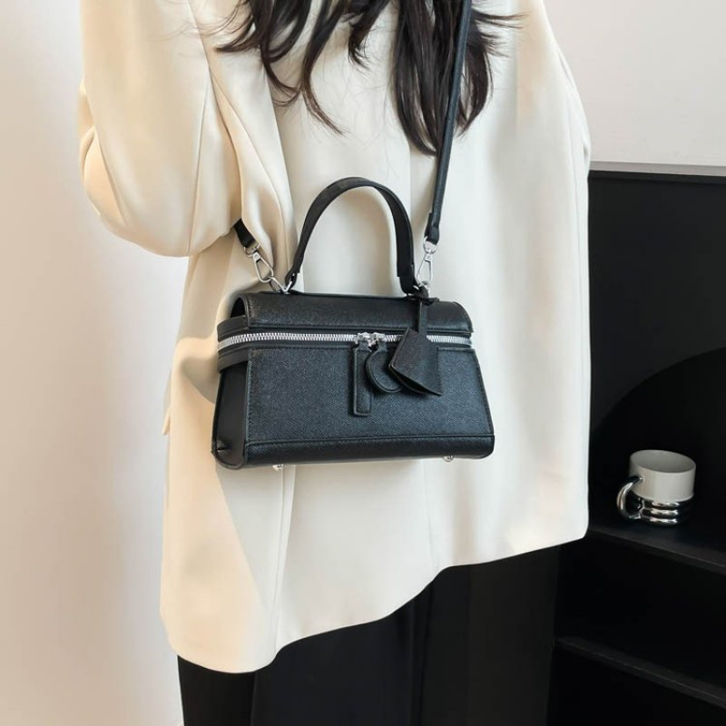 Luxury Brand Leather Women's T - огляд і ціна Luxury Bags Classy